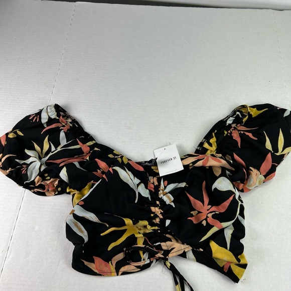 Forever 21 Tops - Forever 21 floral Crop Blouse center cinch peasant sleeves size small Brand new